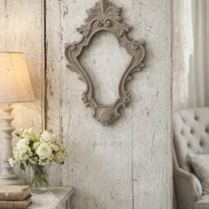 Cornice Con Decori Foglie E Riccioli